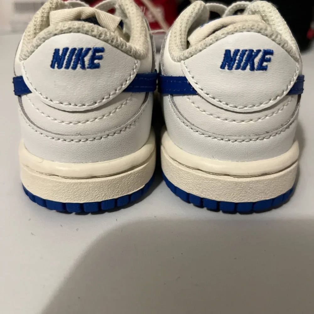 Nike - Picture 2 of 3